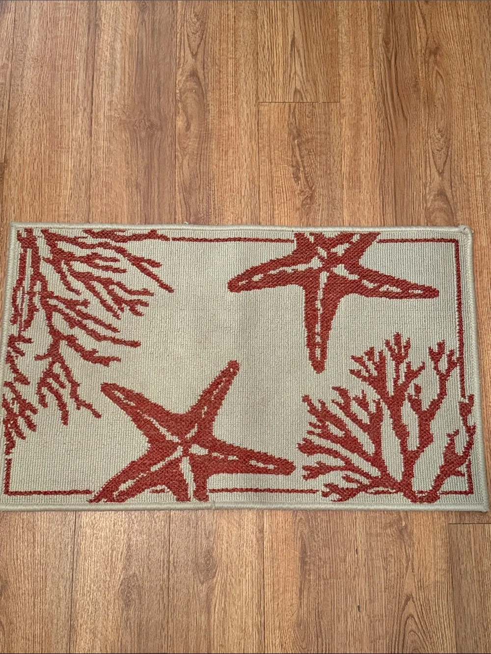 Gently Used Coastal Starfish Accent Rug in Rust and Cream - Home Accents